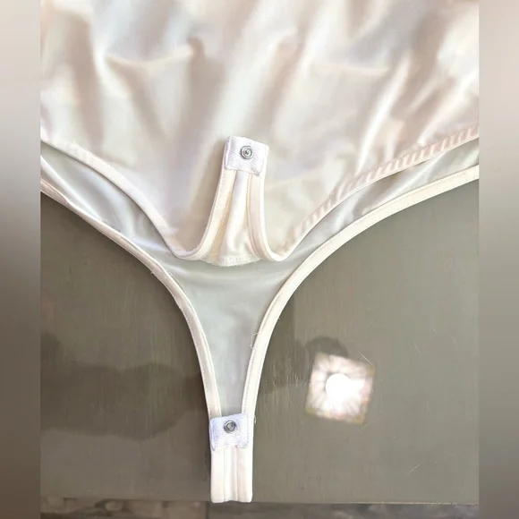 FOR LOVE & LEMONS ‘Penelope Open Back Crochet Bodysuit’ in Ivory - Picture 10 of 13